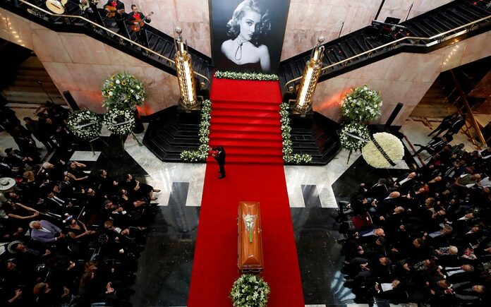 Rinden homenaje póstumo en Bellas Artes a Silvia Pinal, la última diva mexicana