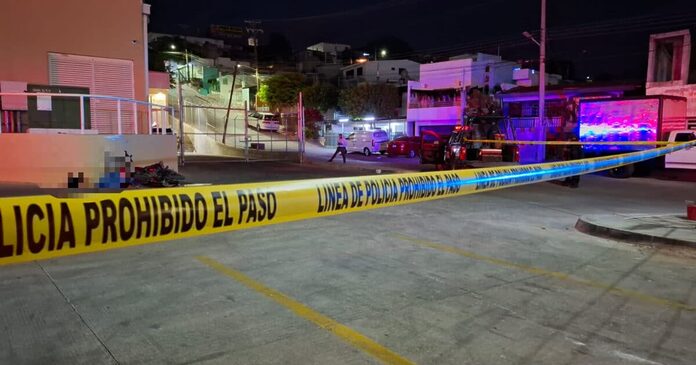 Asesinan a un motociclista afuera de un supermercado en Culiacán