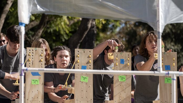 Los estudiantes apuntan alto en la competencia ‘Candy Toss’ del JPL de la NASA