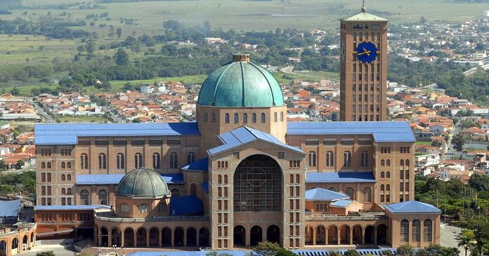 La catedral más grande del mundo podría acoger en su interior a una ciudad de 45000 habitantes