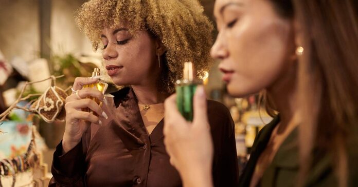 Estos son los 27 mejores perfumes de mujer con una fragancia que enamora