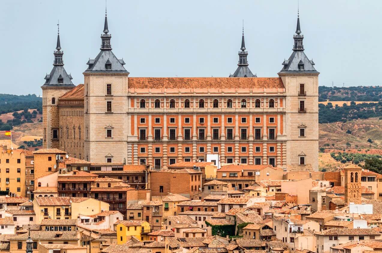 El Alcázar de Toledo quedó muy deteriorado por las minas, los combates y las bombas y hubo de ser restaurado y casi reconstruido. Foto: ASC.