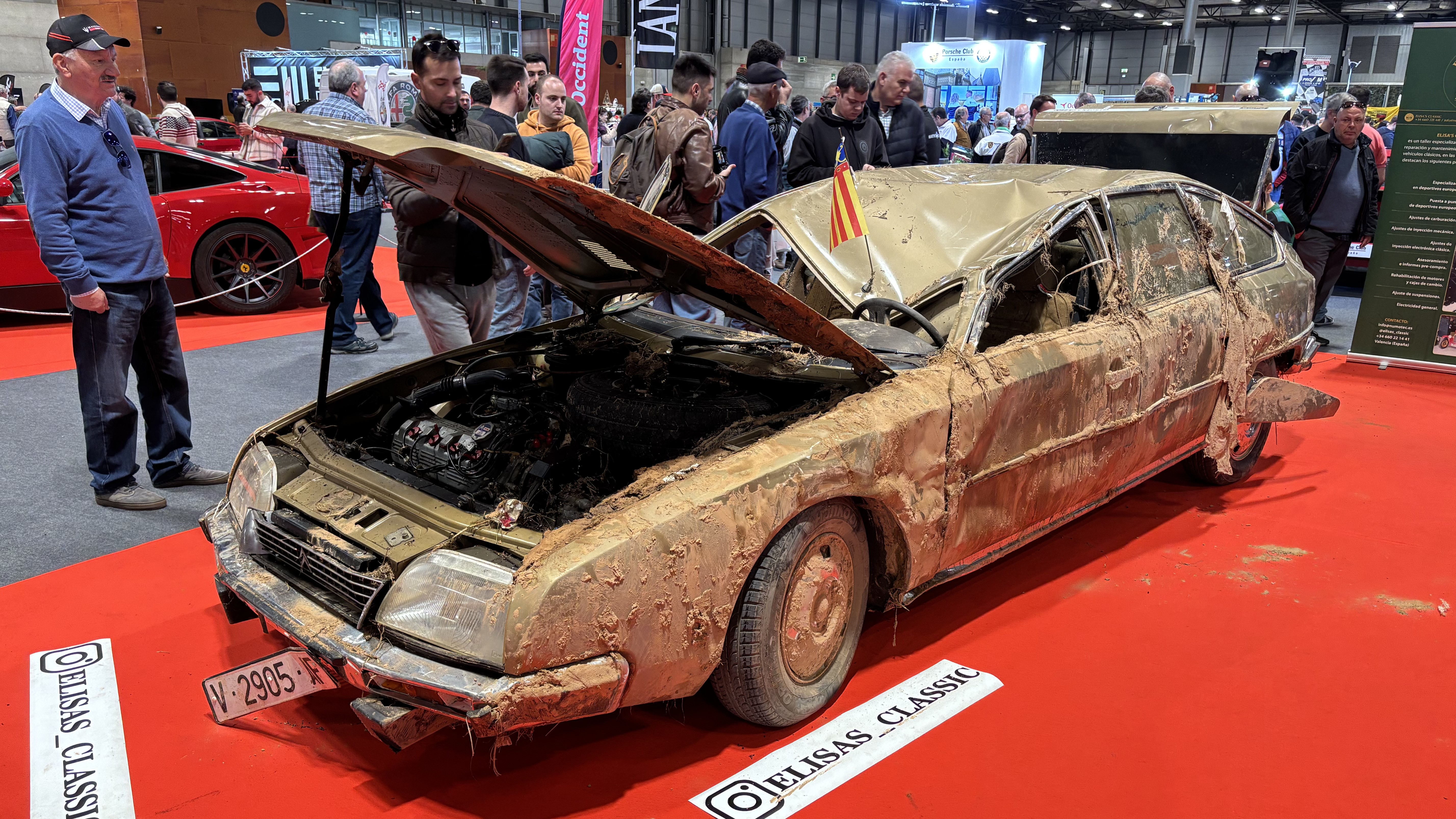 Citroën CX afectado por la DANA de Valencia en Retromóvil 2024