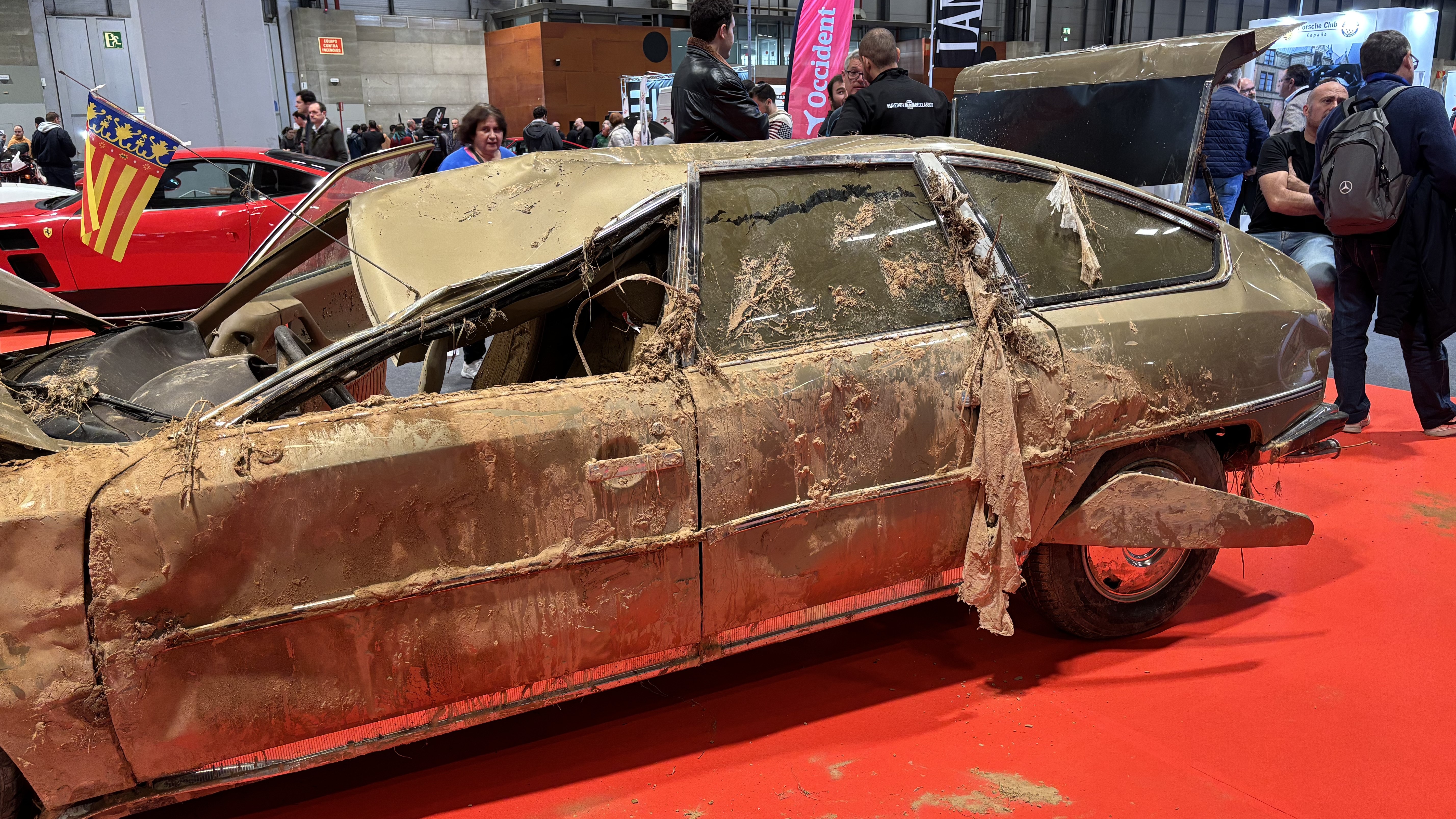 Citroën CX afectado por la DANA de Valencia en Retromóvil 2024