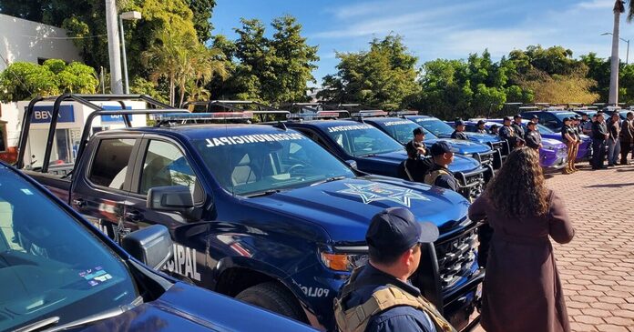 Guasave refuerza su seguridad: entregan patrullas, equipo táctico y 28 nuevos policías municipales