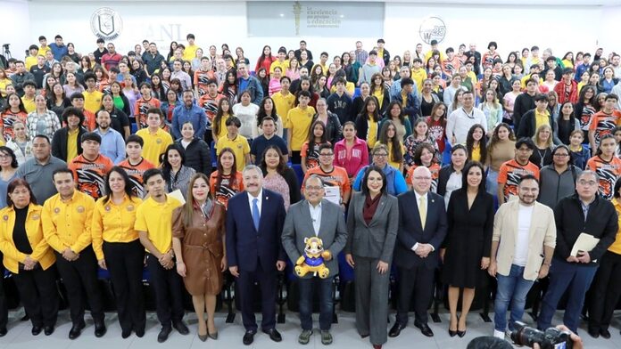 Apoyan becas a estudiantes de la escuela secundaria 25 de la UANL